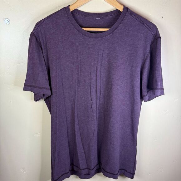 Lululemon Mens Plum Short Sleeve Crew Neck T-Shirt Size Large Activewear Workout - Picture 1 of 5